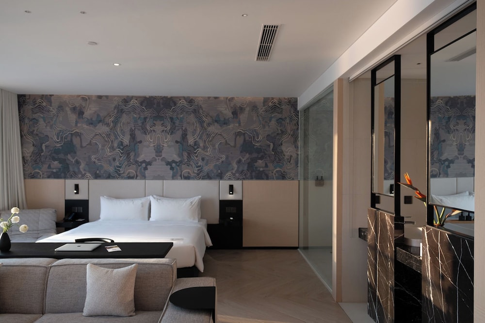 Senior, Suite, King Bed, Sea View