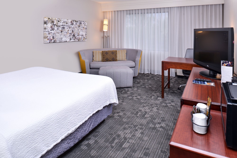 Courtyard By Marriott Decatur 9/50