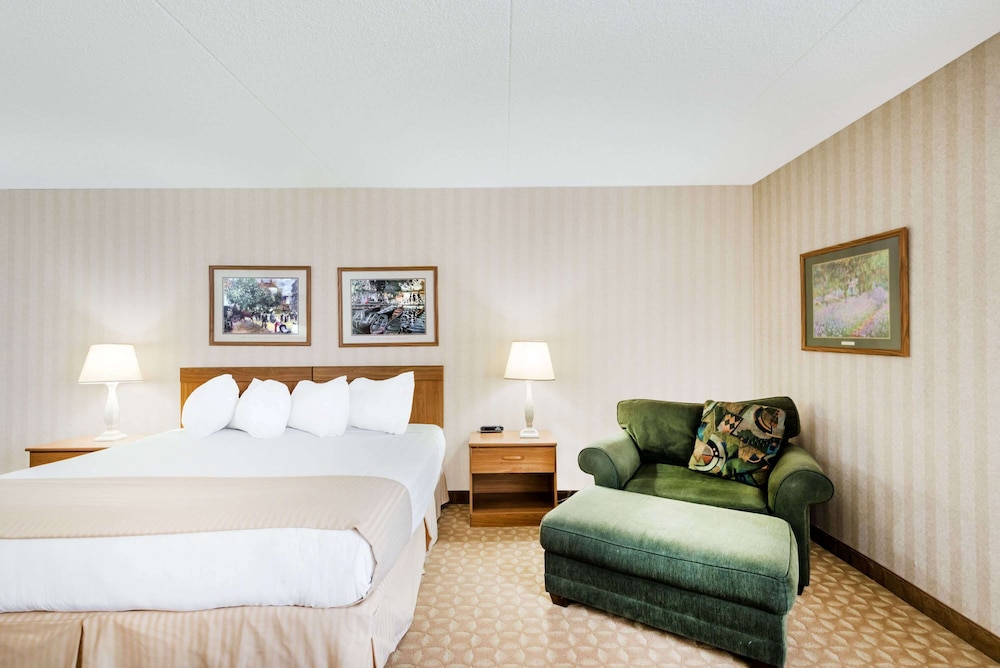 Ramada by Wyndham Watertown/Thousand Islands NY 14/37