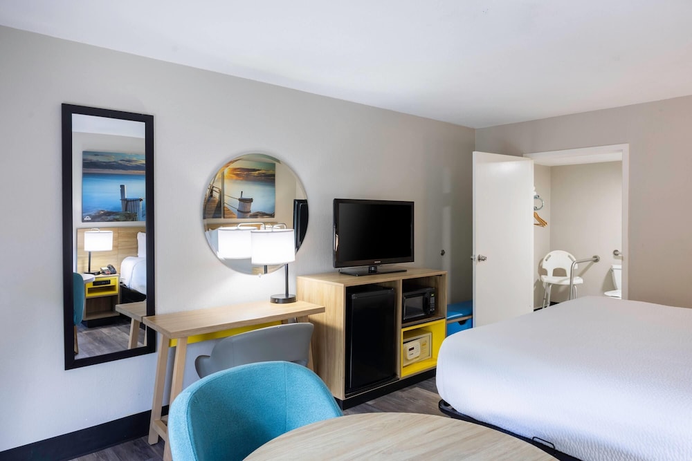 غرفة بسرير كينج لذوي الإعاقة، Days Inn by Wyndham Port Charlotte/Punta Gorda 4/10