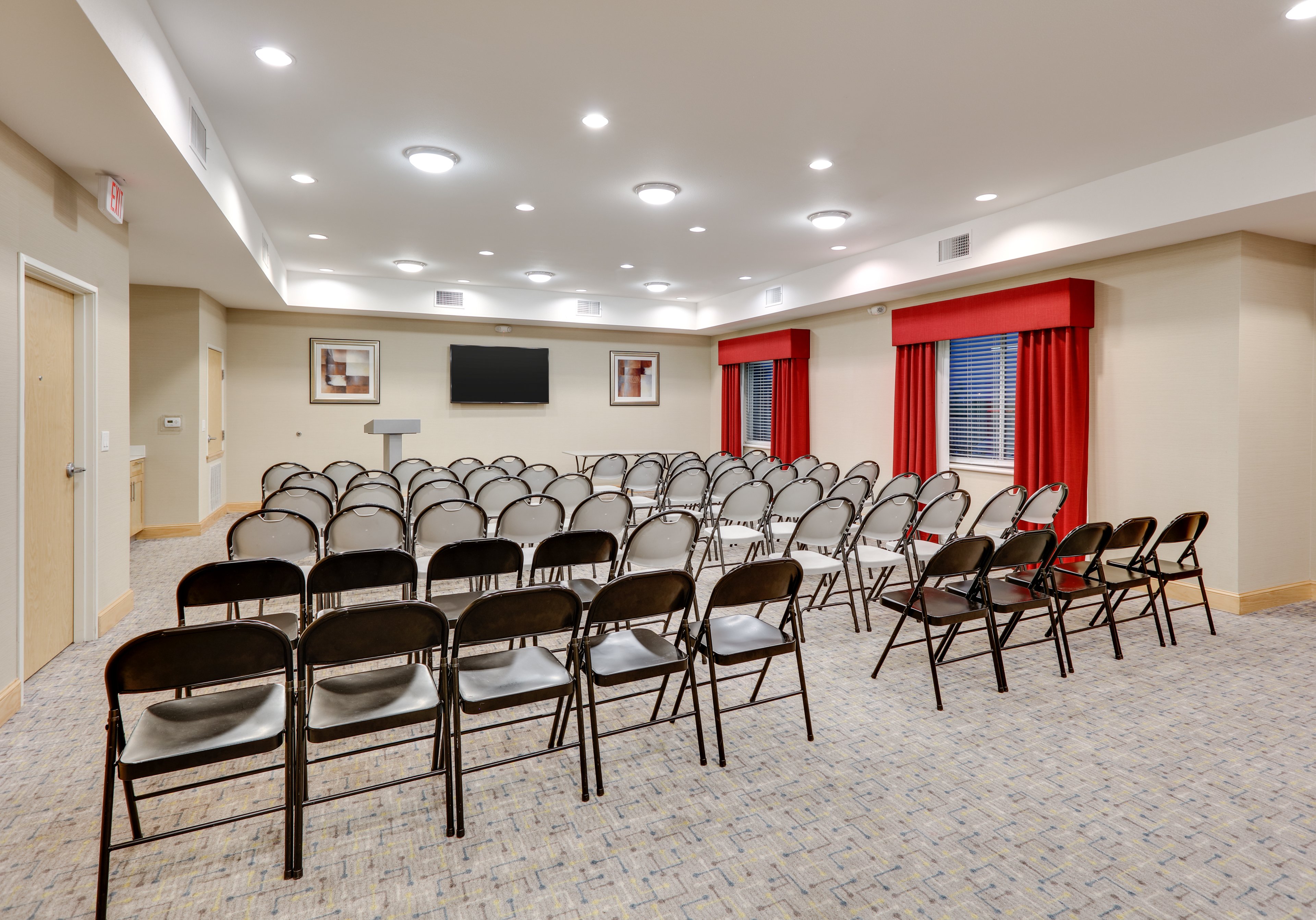 Holiday Inn Express Suites San Antonio Brooks City Base 18/28