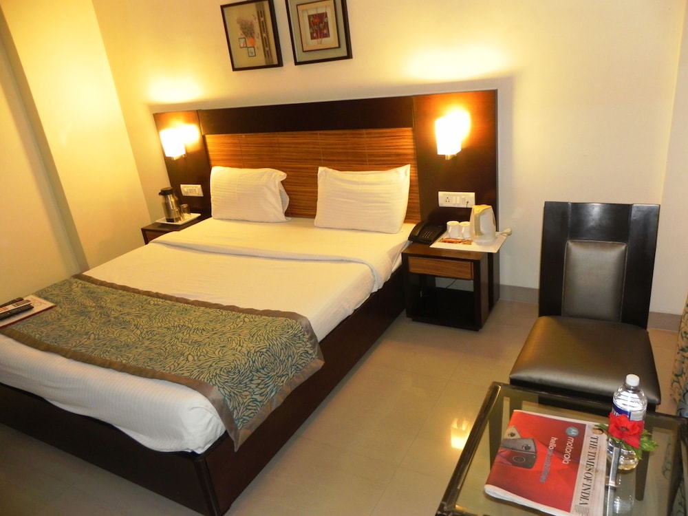 SUPERIOR, QUEEN BED