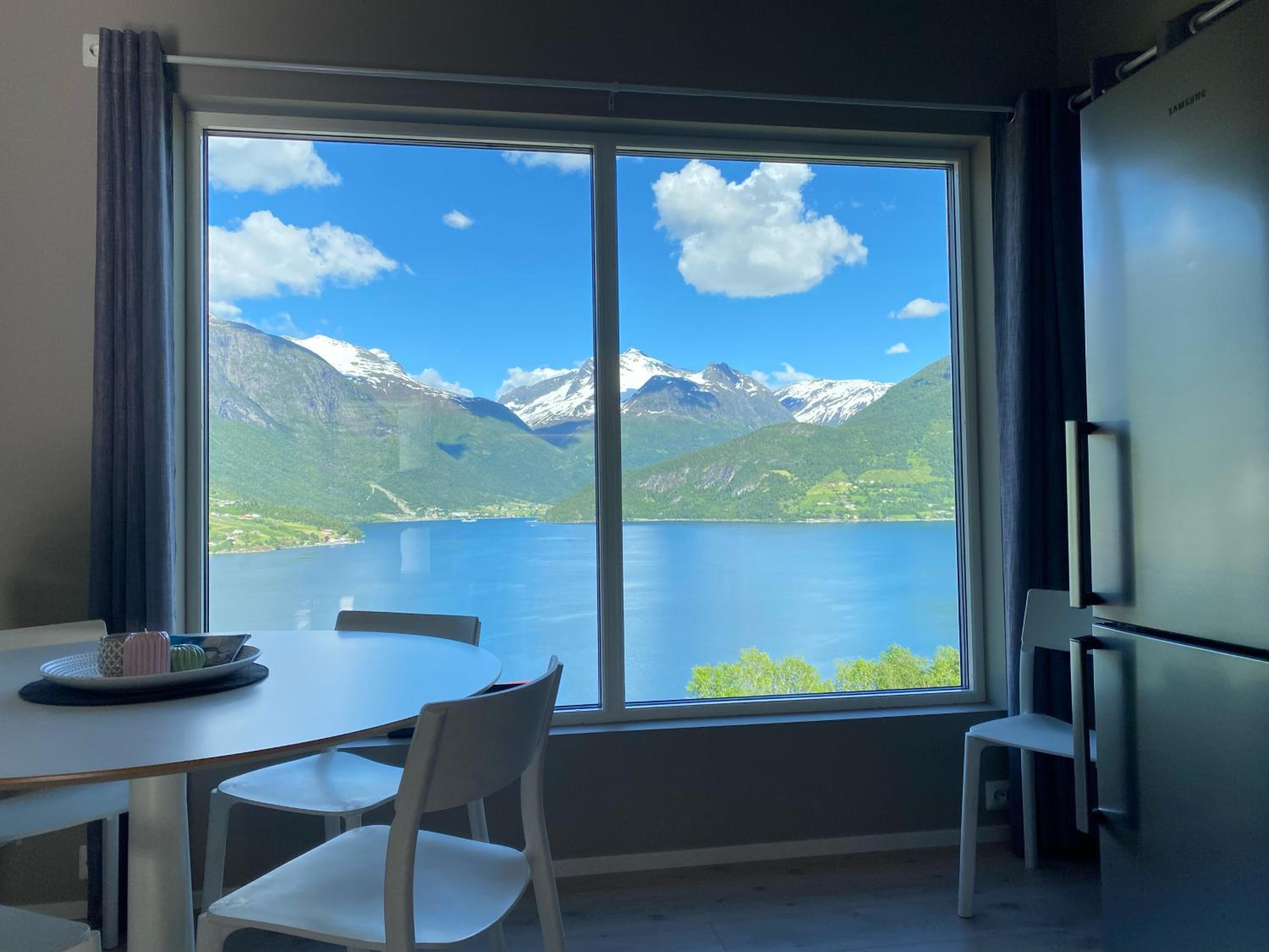 Olden Fjordhotel 44/50