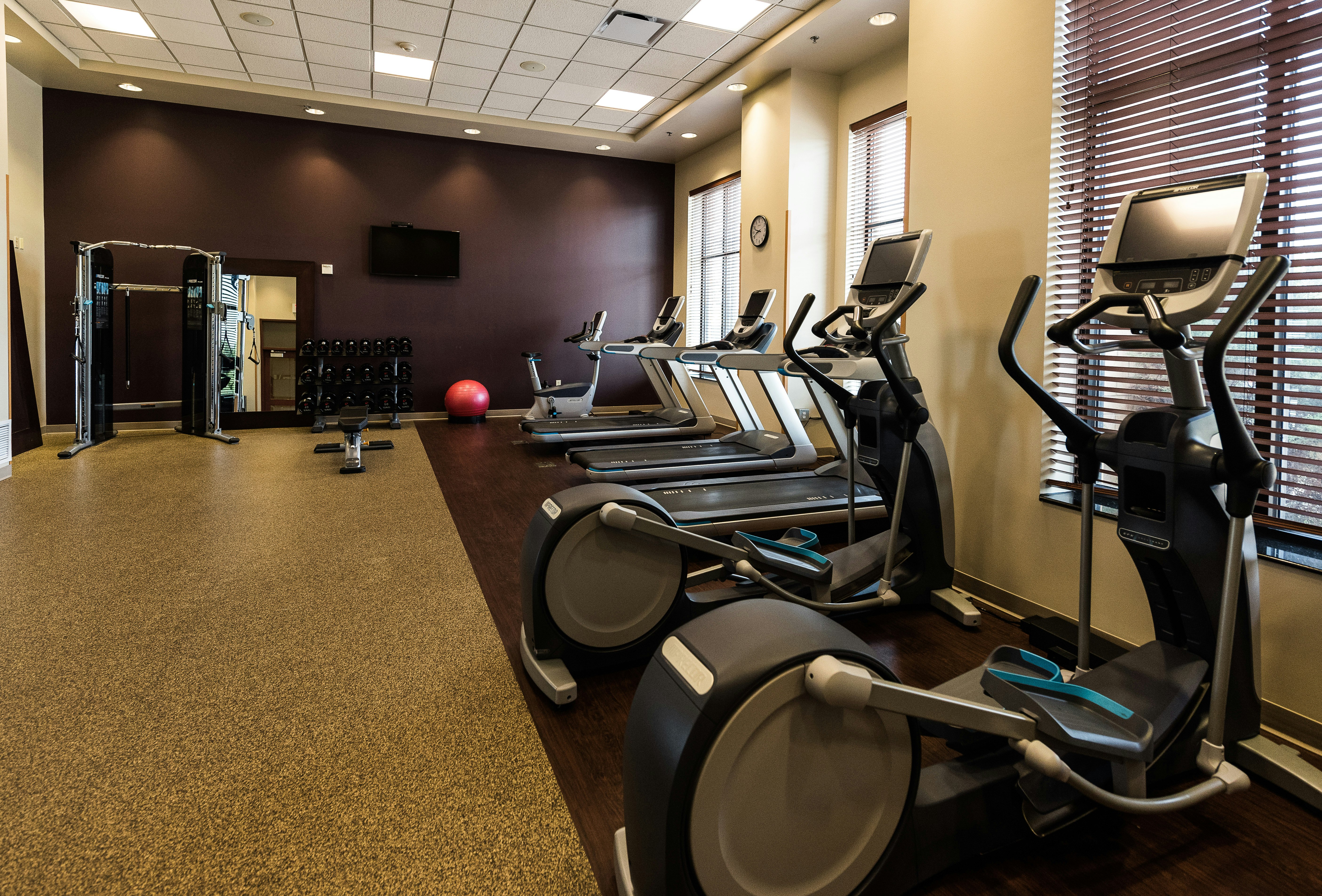 Embassy Suites by Hilton Minneapolis North 38/72