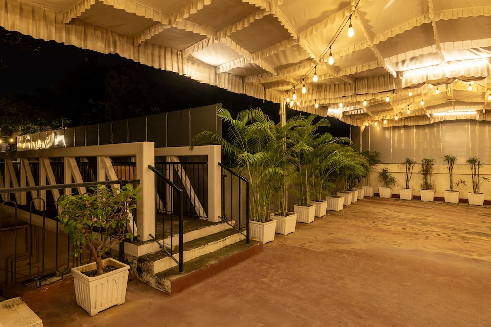 Hanu Reddy Residences Poes Garden 34/57