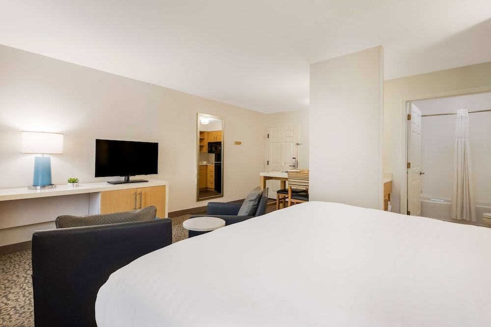 Suites Charlotte Arrowood 13/49