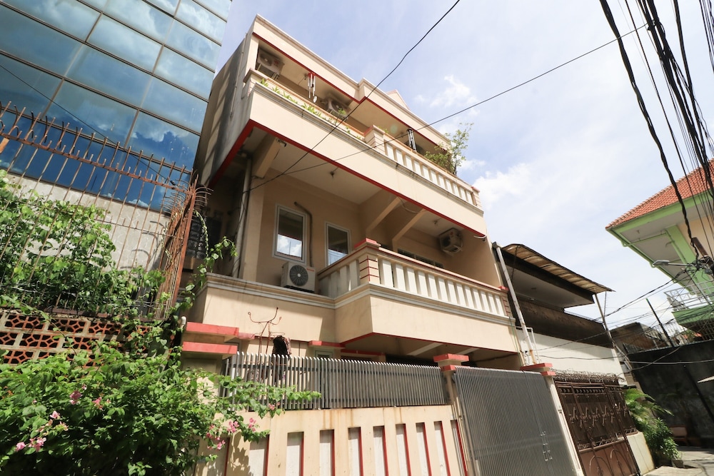 Eiffel Residence Batu Tulis 37 - Female Only 2/21