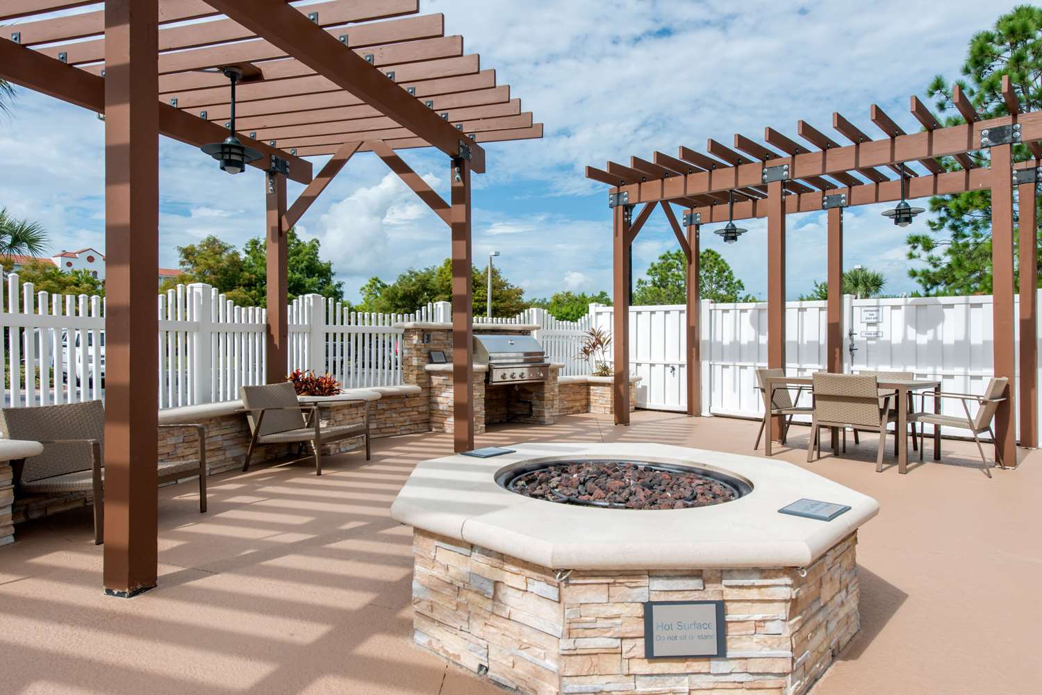 Country Inn & Suites by Radisson, Port Canaveral, FL 17/34