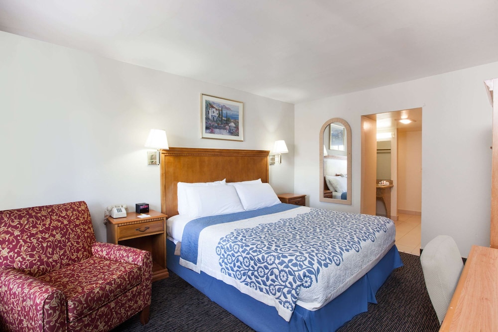 ROOM, KING BED
