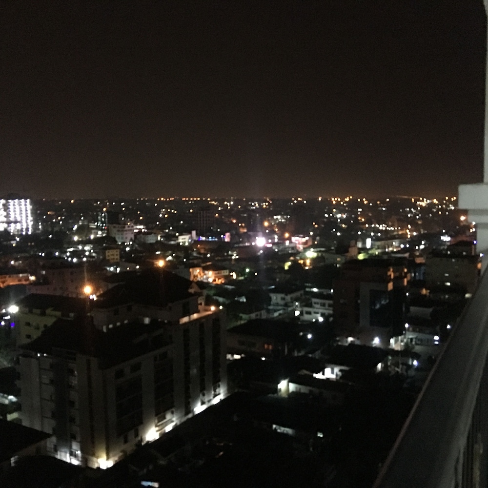 Chateau Towers Hotel Apartment 3/33