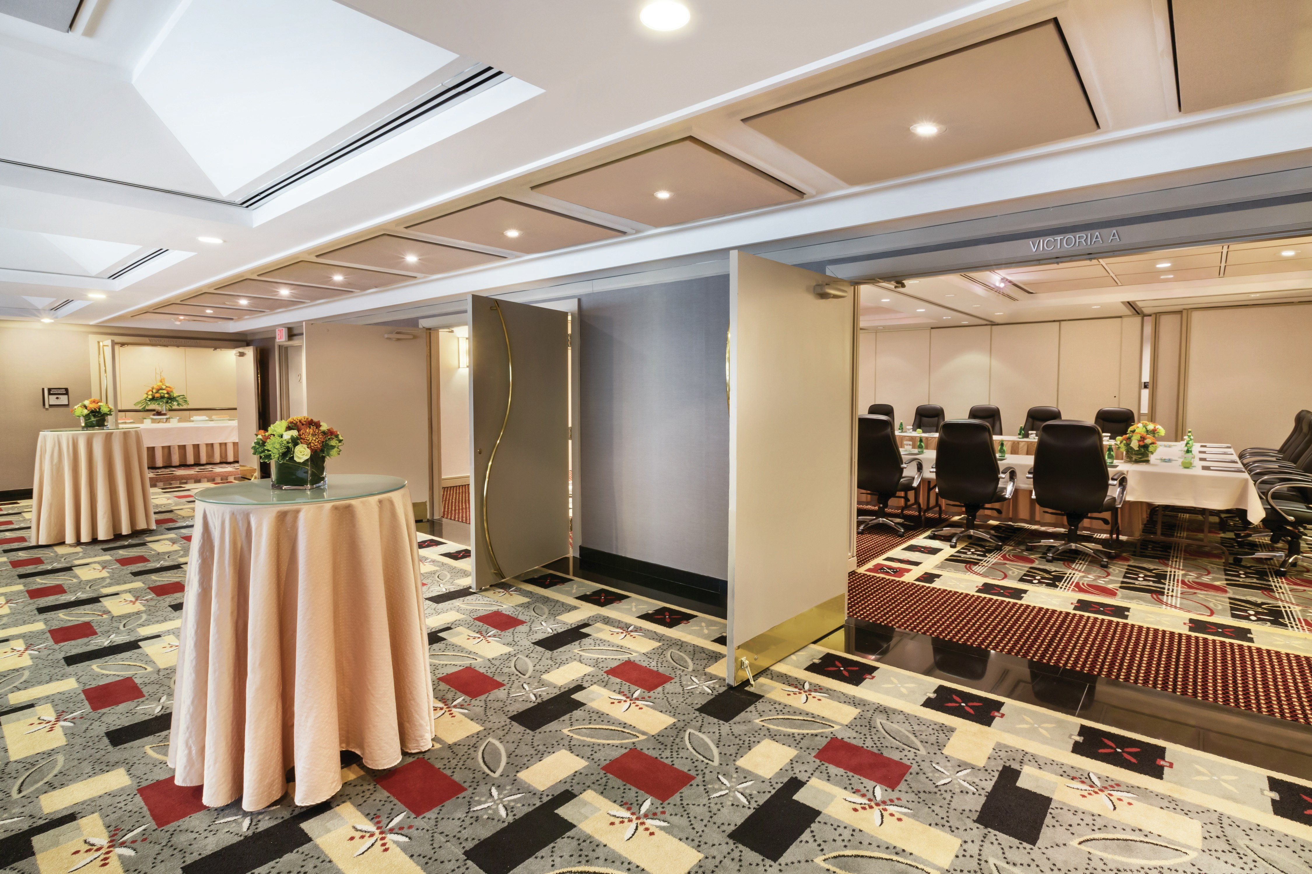 Doubletree By Hilton Hotel Toronto Downtown 79/83