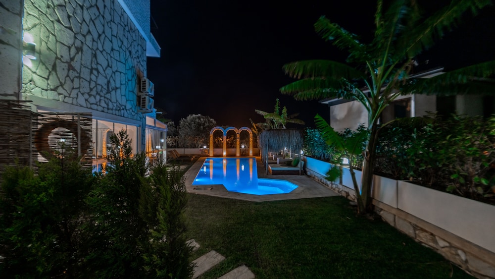 Urla 1867 Hotel 35/50