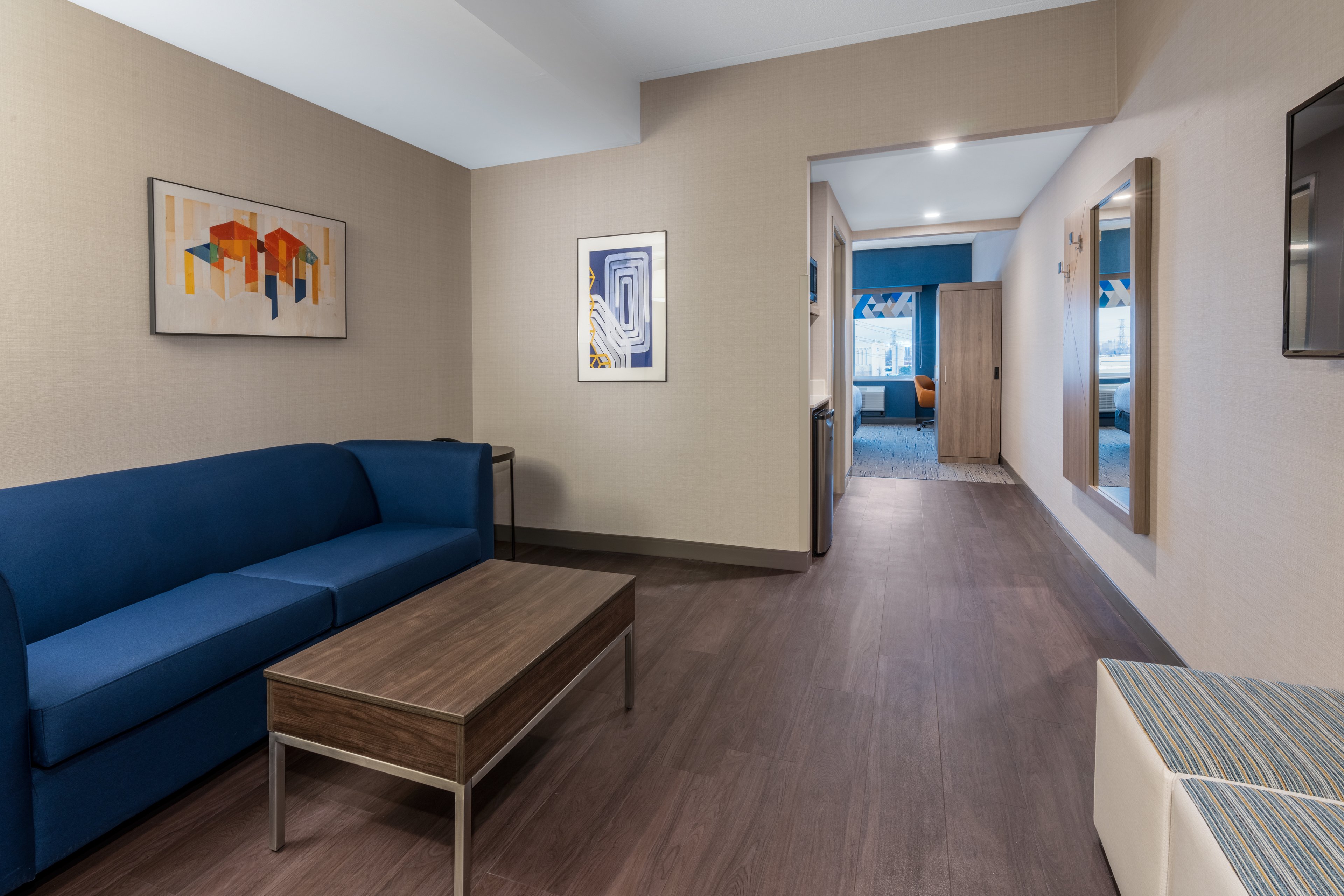 Holiday Inn Express Suites Vaughan 56/78