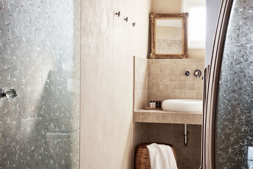 Emporikon Athens Hotel 30/32