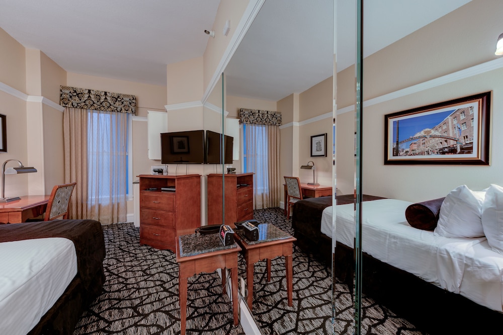 Gaslamp Plaza Suites 14/68