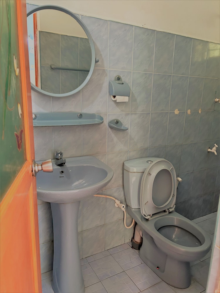 La Villa Guest House 50/50