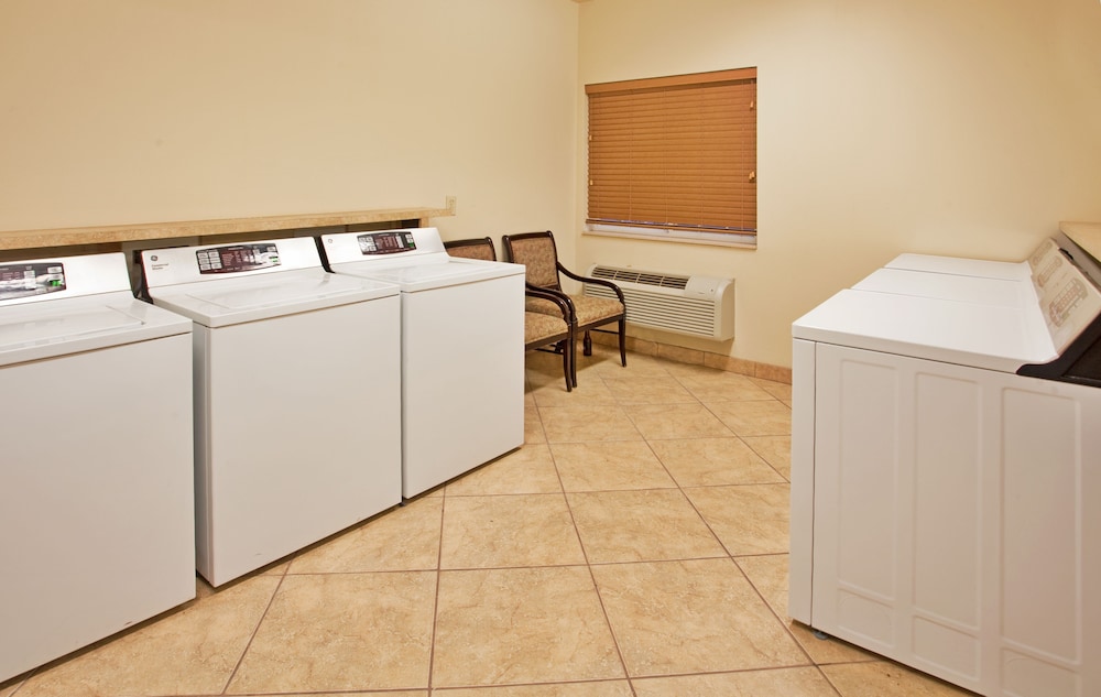 Candlewood Suites Joplin 14/35