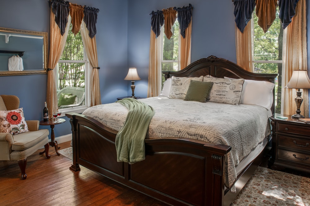 White Oak Manor Bed Breakfast 13/44