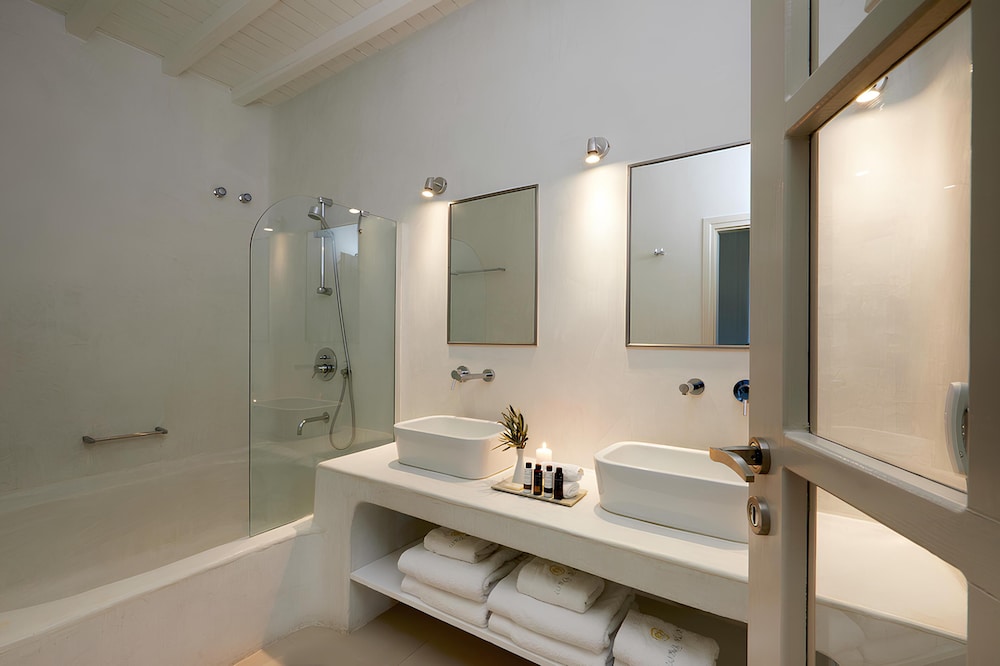 Signature, Suite, King Bed, Panoramic View, with Pool