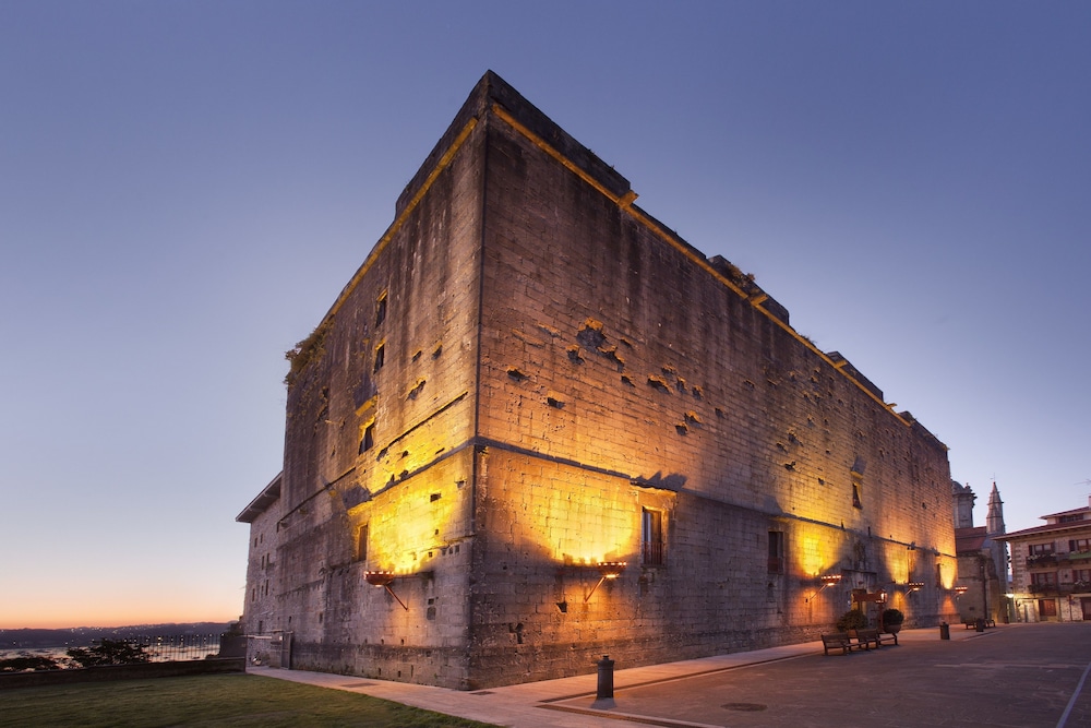 Parador De Hondarribia 2/40