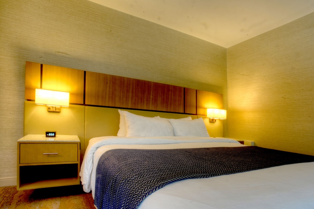 JB Duke Hotel 24/67