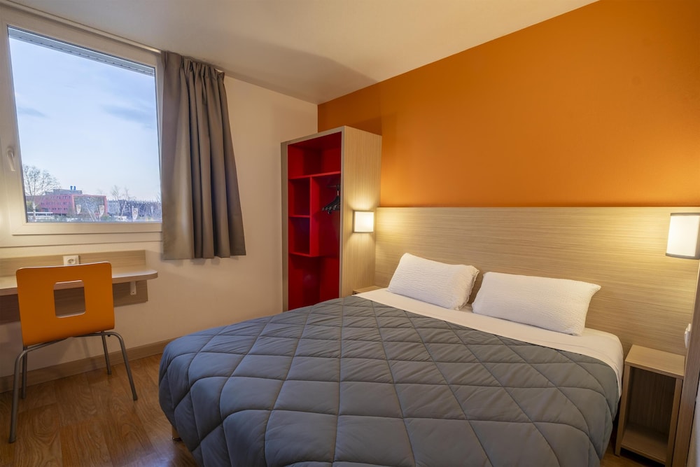 PREMIERE CLASSE HOTEL ROISSY - AEROPORT CDG - LE MESNIL AMELOT 21/61
