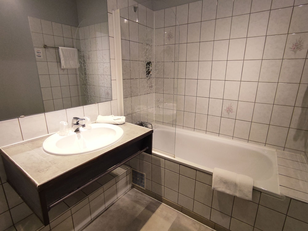 P'TIT DEJ-HOTEL COGNAC LA RESIDENCE 41/47