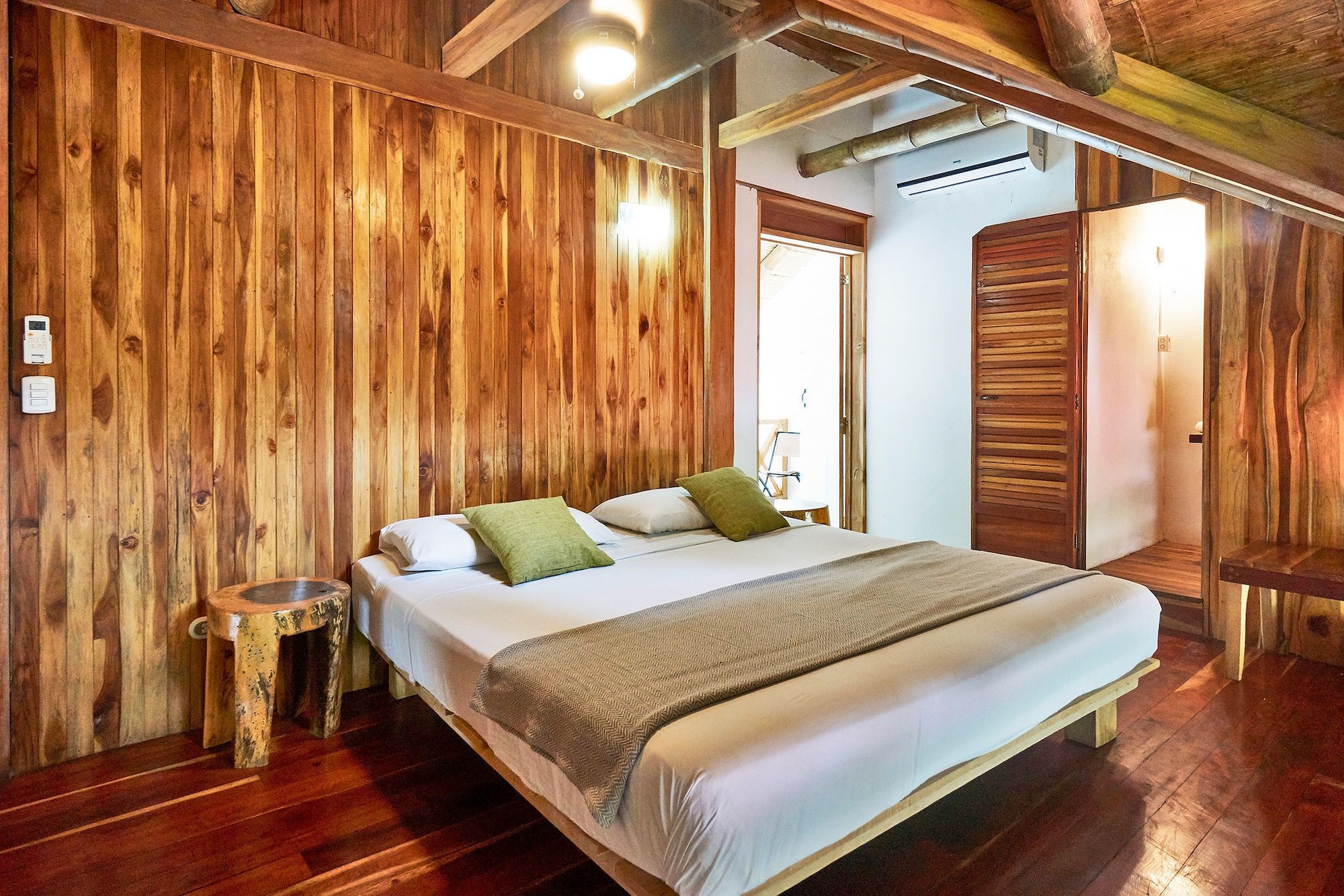 2 BEDROOMS, DUPLEX, MASTER