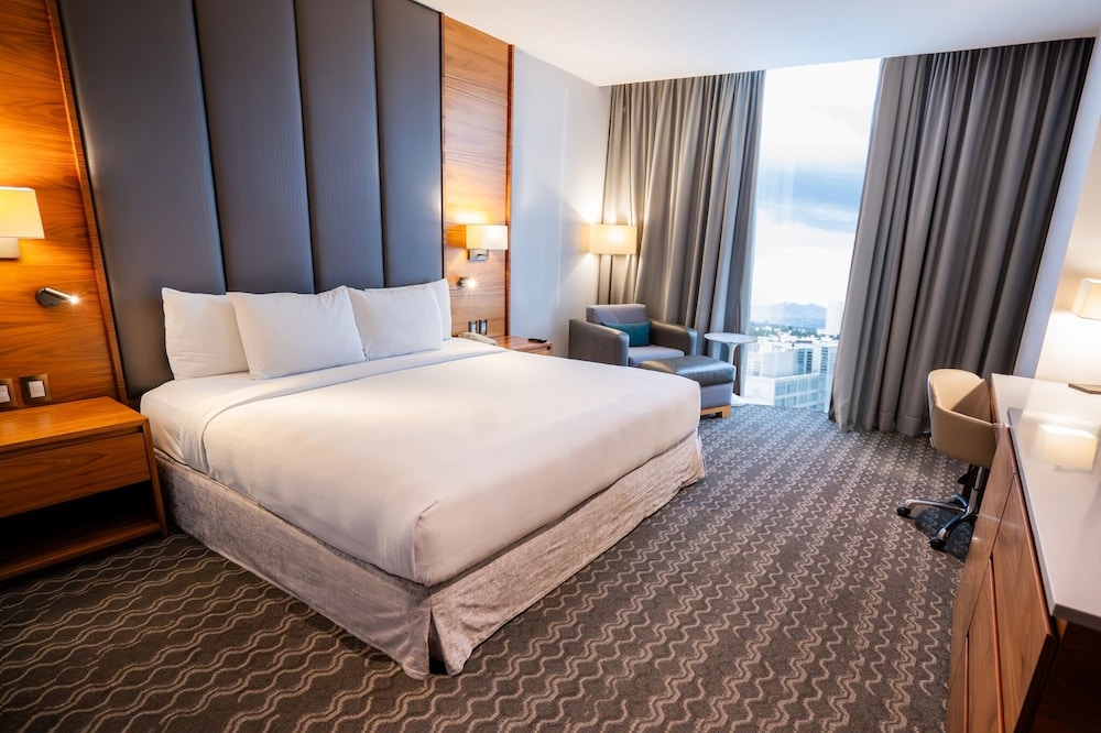 ROOM, KING BED