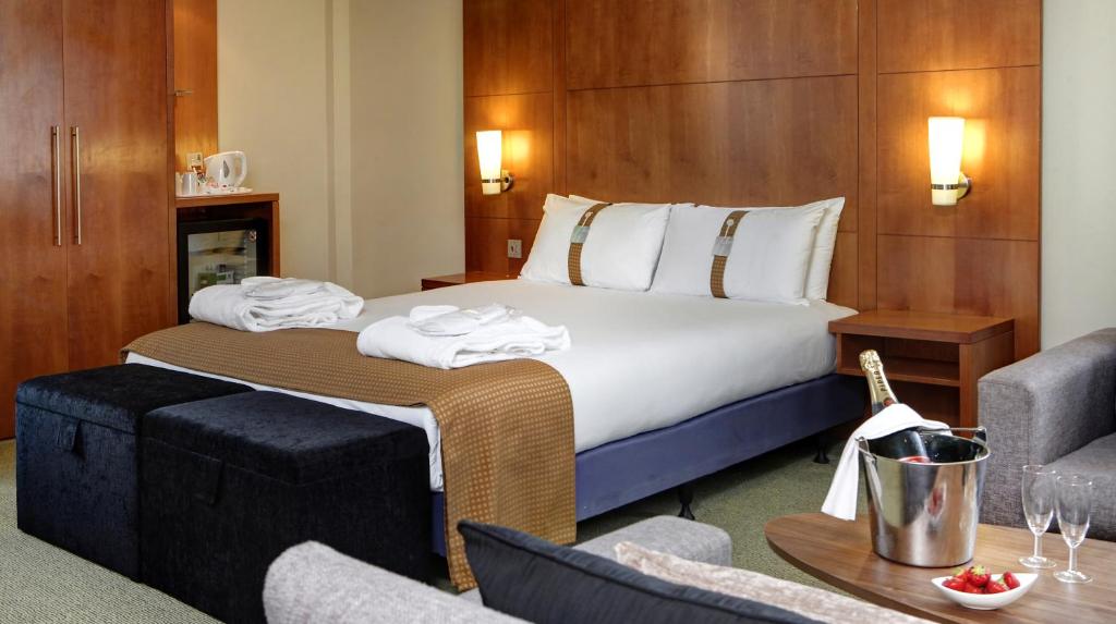غرفة بسرير كوين، HOLIDAY INN BASINGSTOKE 4/5