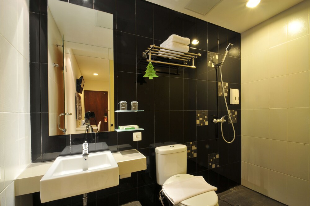 Pyrenees Jogja Hotel 24/26