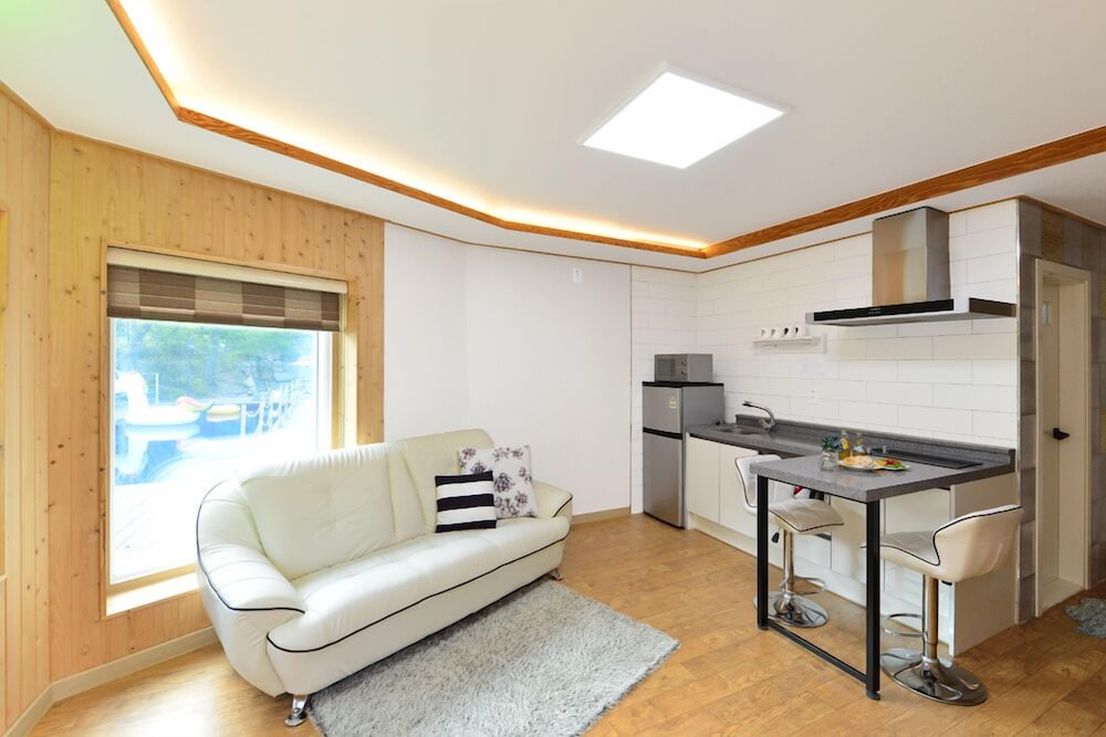 Gapyeong Camel Pension 33/50