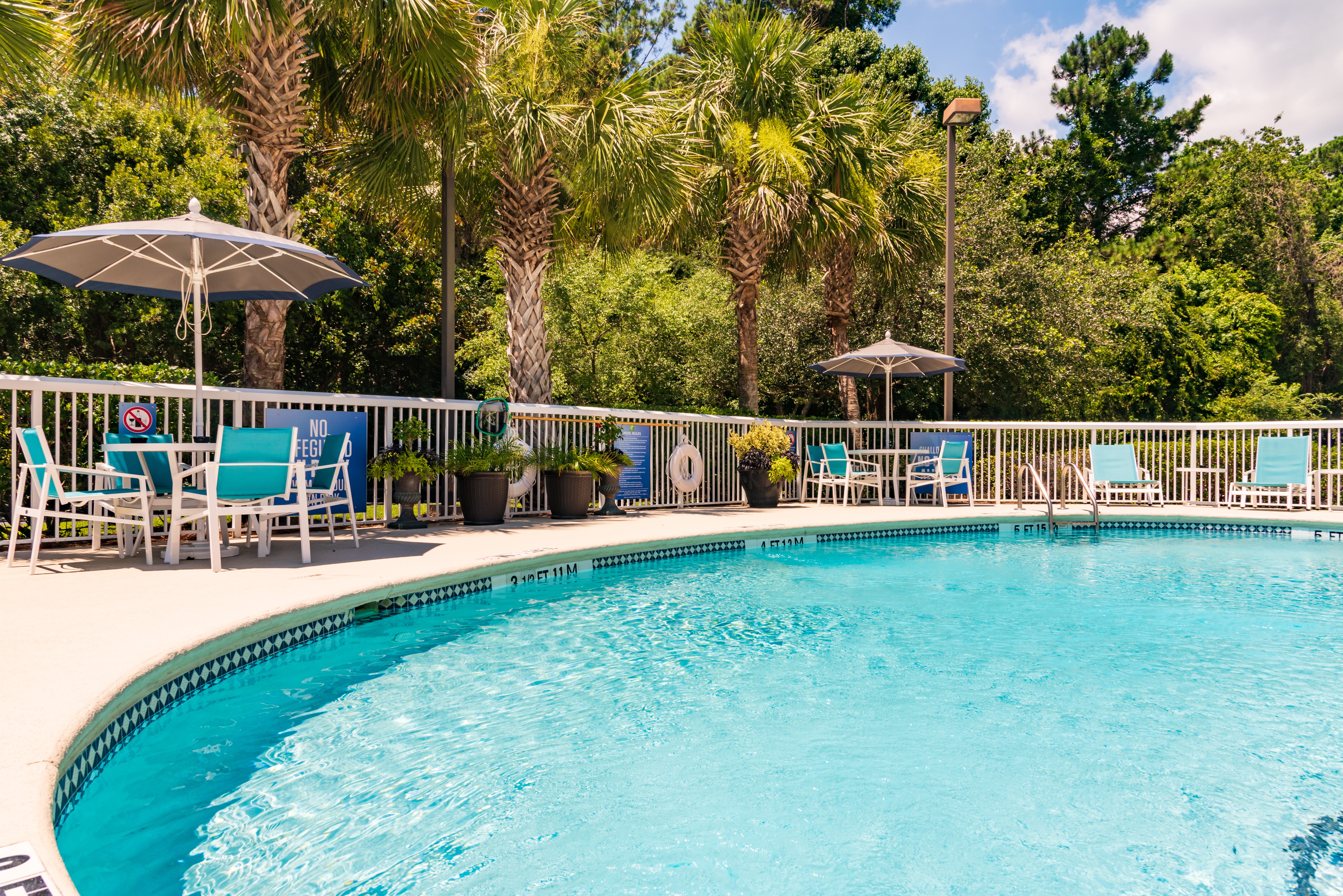 Holiday Inn Express Charleston US Hwy 17 & I-526 73/77