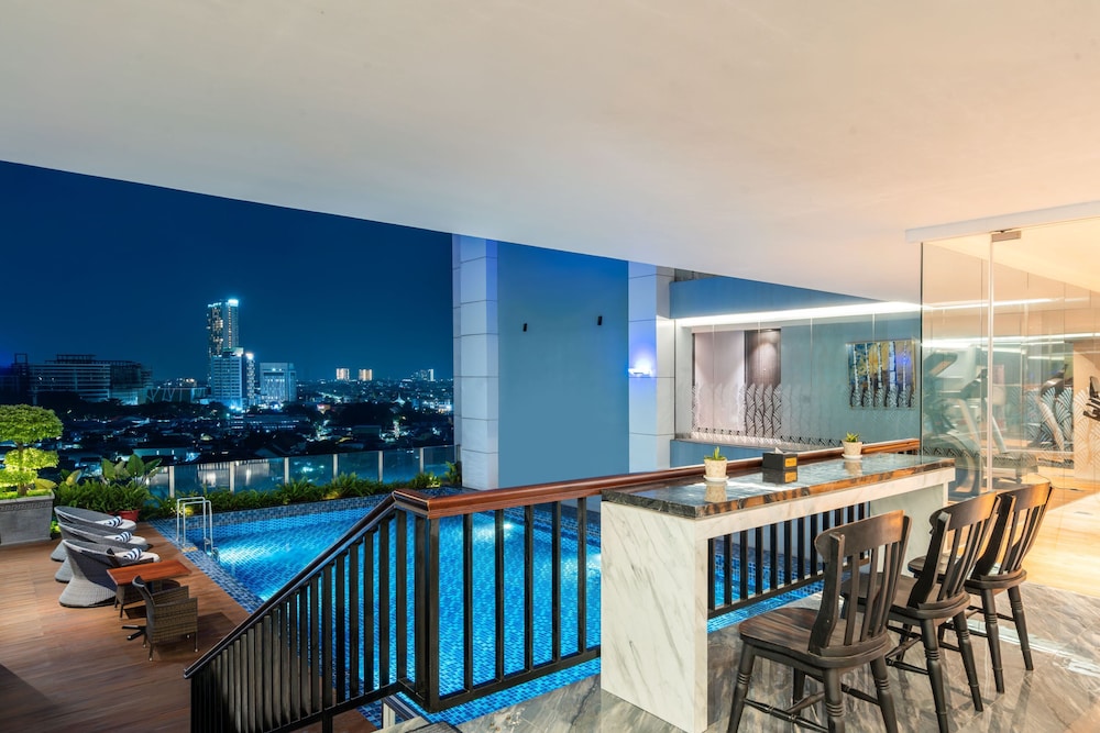 Grand Swiss-Belhotel Darmo 51/62
