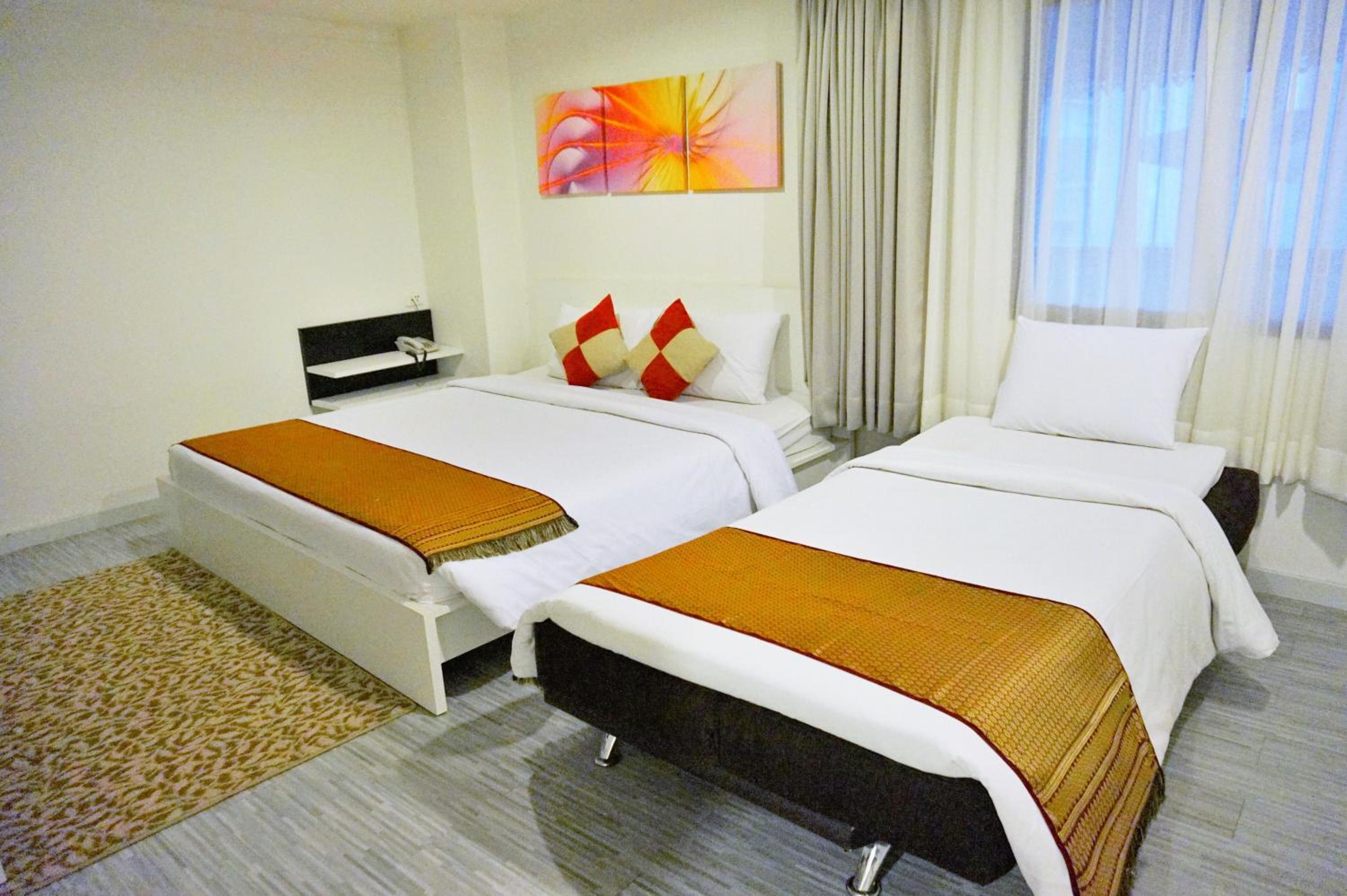 Deluxe, Triple, 1 Double and 1 Single Bed