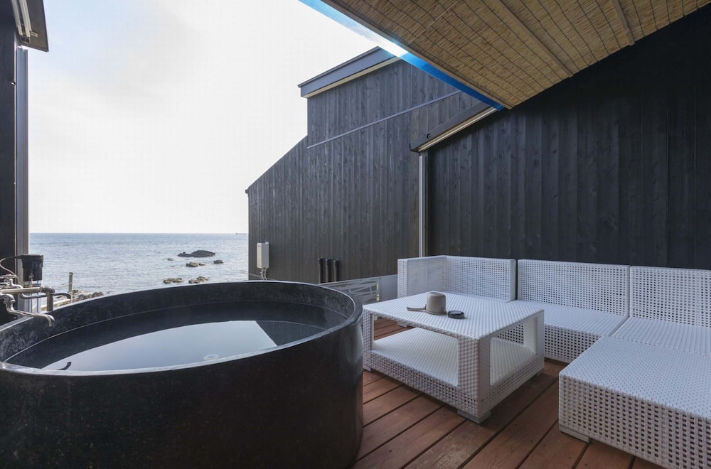 Xyz Private Spa And Seaside Resort 50/50