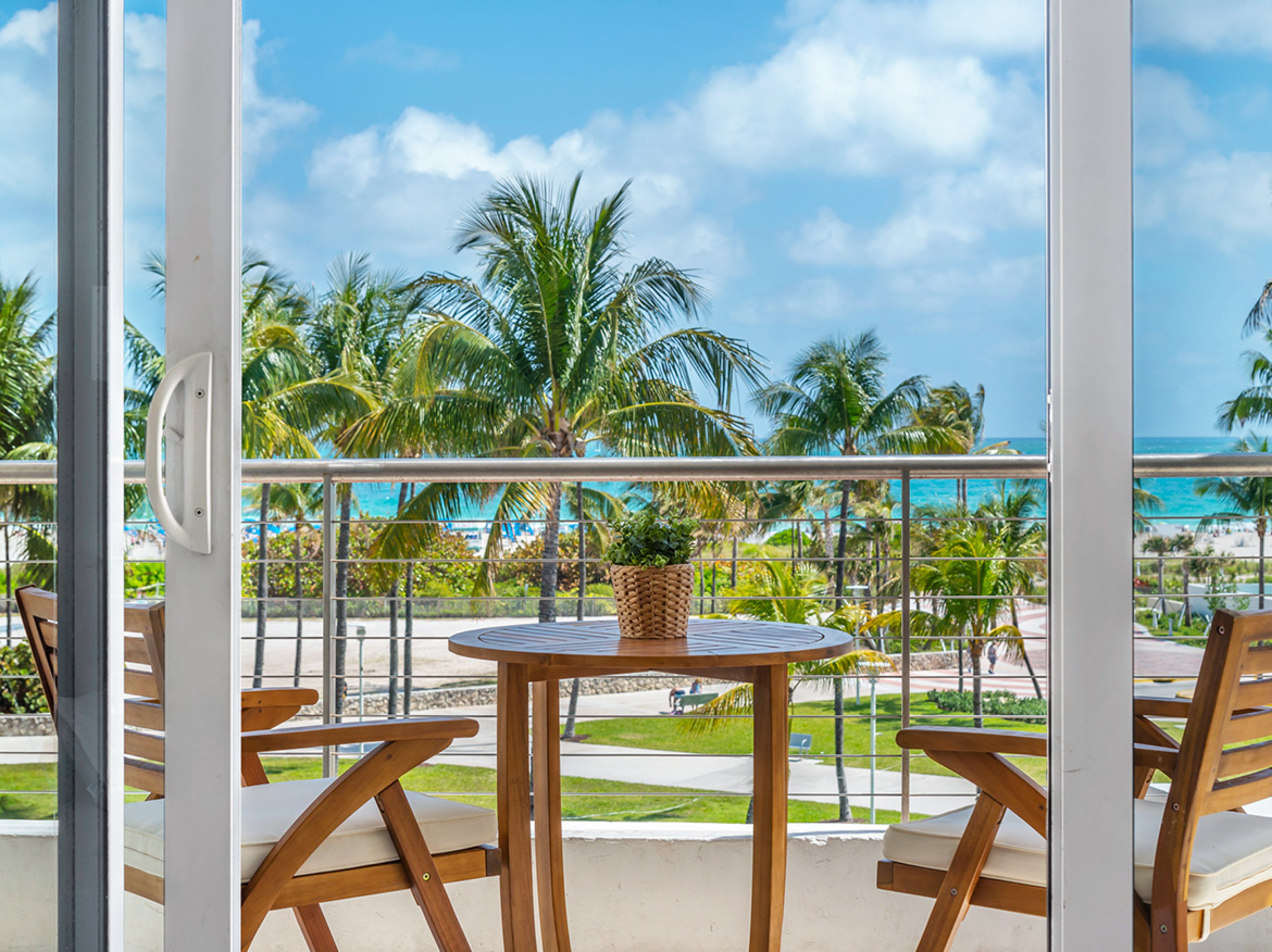 Bentley Hotel South Beach 60/84