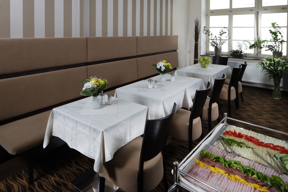 1 Republic Hotel 37/51