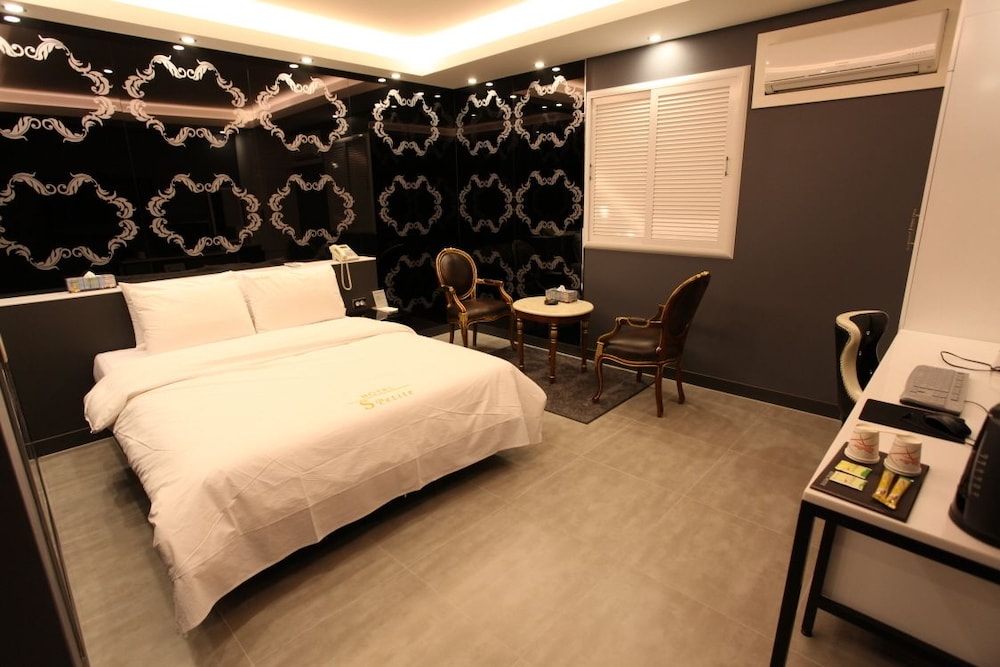 S-Petite Hotel 6/30