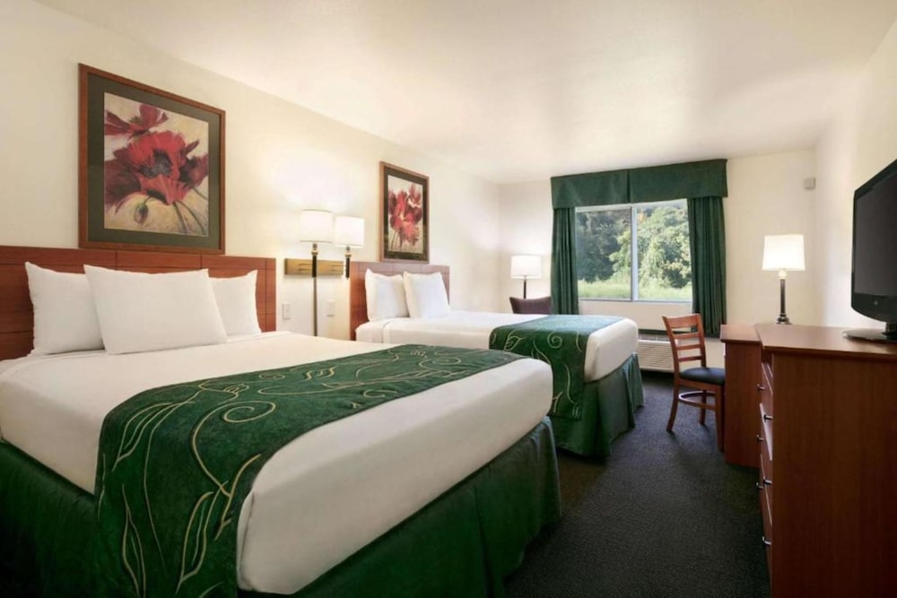 Travelodge By Wyndham Livonia 7/21