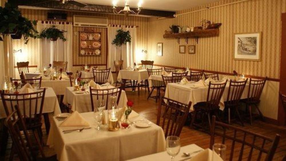 Echo Lake Inn 59/71