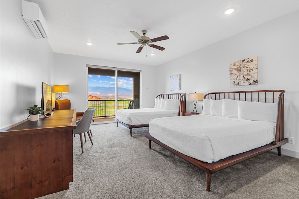 Junior Suite, 2 Queen Beds, Golf Course View