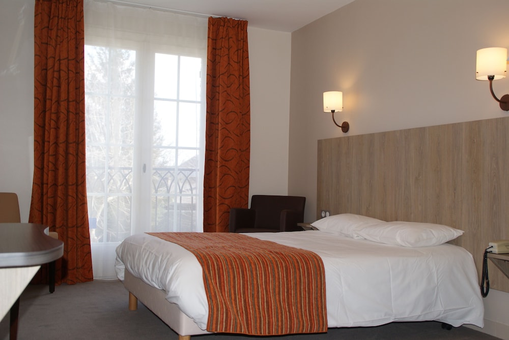 BRIT HOTEL LA CROIX BLANCHE 19/60