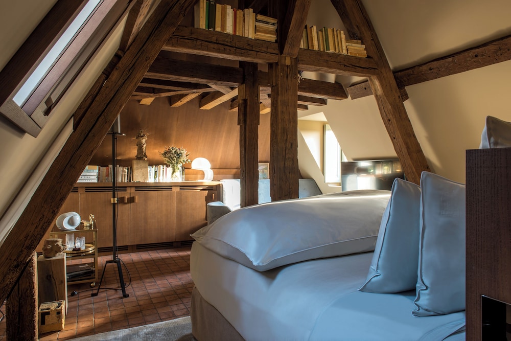 Cour des Vosges 7/50