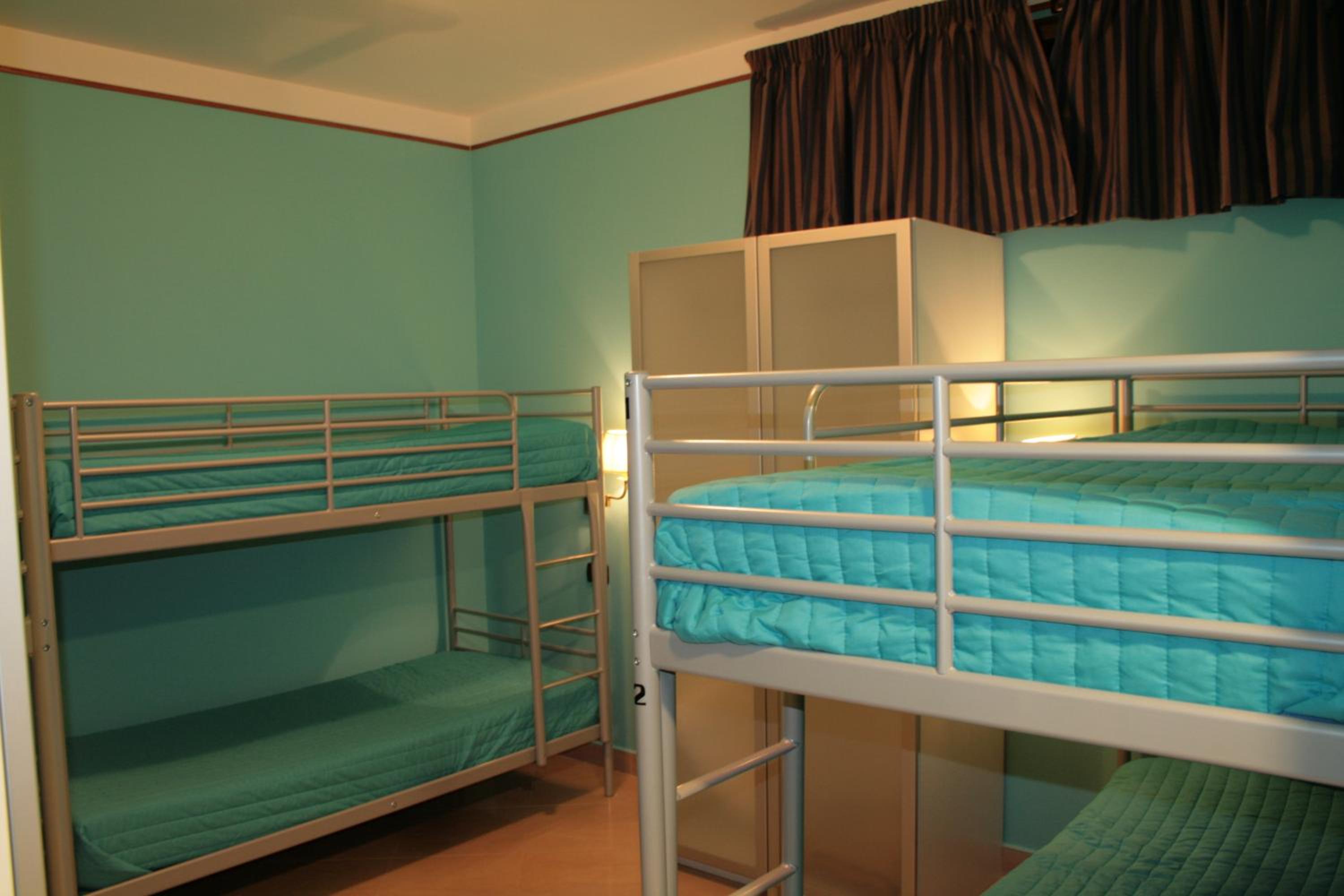 Male Dorm, 6 Beds