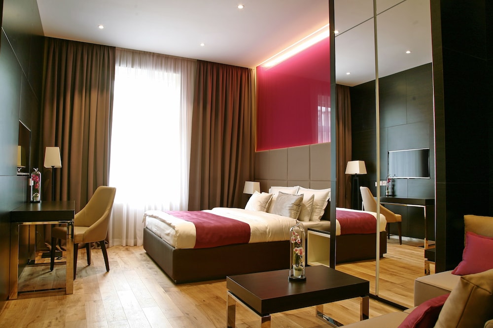 Maccani Luxury Suites 20/85