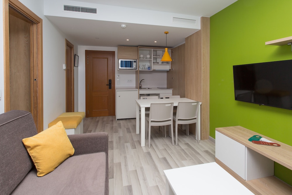 ZT Aparthotel Acuasol 27/50