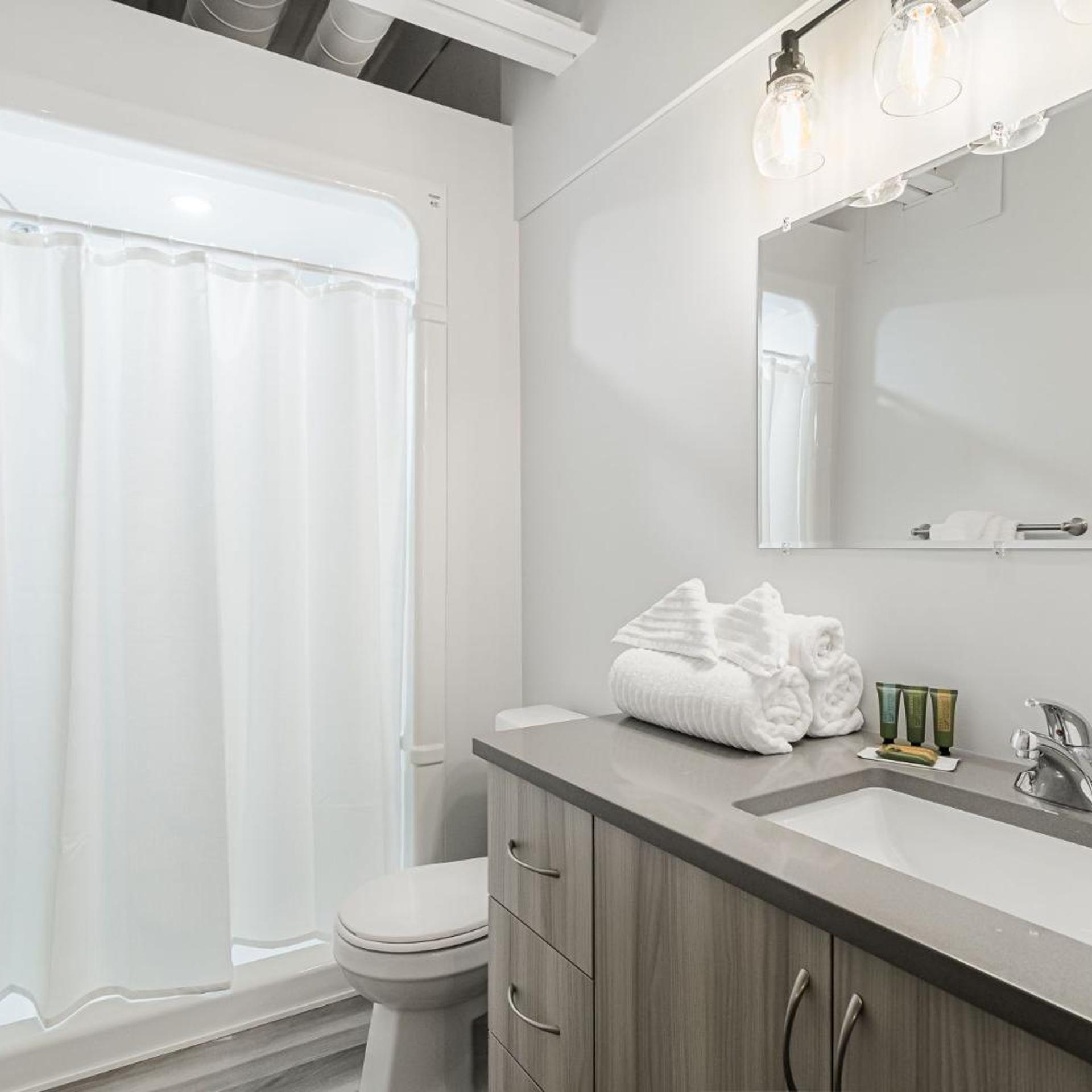 جناح بسرير كينج بـ3 غرف نوم، Station 1 - Suites Boutique Hotel 10/10