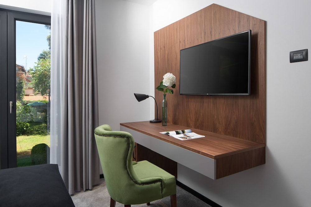 Delfin Hotel 25/32