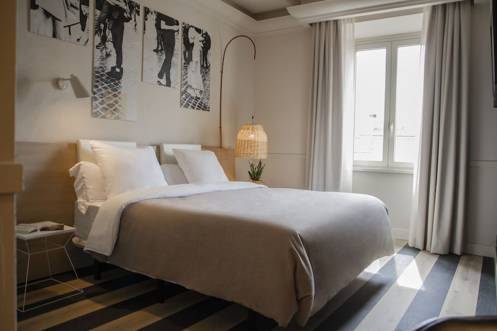 SUPERIOR, DOUBLE OR TWIN BED, CITY VIEW